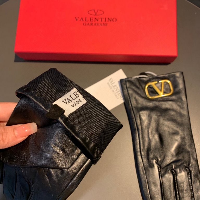 2022 new exclusive first  Valentino VALENTINO touch screen women's gloves [original quality] official website synchronization women's new high-grade sheepskin gloves    goddess preferred can not be missed       100 perce