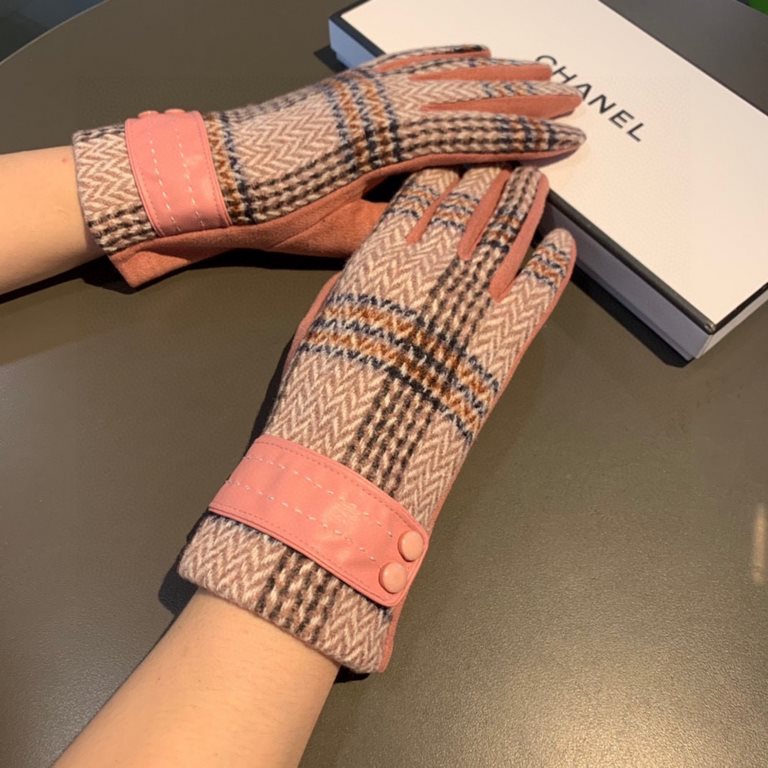 With packaging run2022 new Chanel Chanel counter new wool gloves, fashion gloves, fall and winter warm padded lining, on the hand super comfortable and soft, versatile! average size