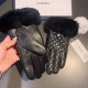 .Chanel Chanel 2022 fall and winter lazy rabbit hair messy embroidery   Sheepskin gloves   mobile touch screen, worth comparing    the same paragraph of different qualities, kill the market poor products, imported first-