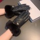 .Chanel Chanel 2022 fall and winter lazy rabbit hair messy embroidery   Sheepskin gloves   mobile touch screen, worth comparing    the same paragraph of different qualities, kill the market poor products, imported first-