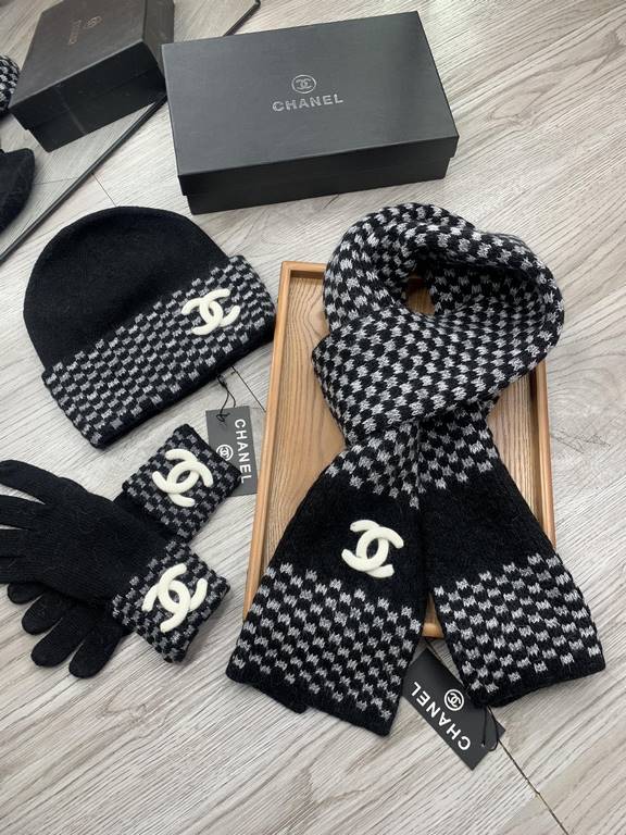 C family. [Three-piece wool suit hat  scarf  gloves] classic suit hat! Warm and super comfortable ~ winter Miss ageing artifacts Oh ~ this winter you are missing such a set of suit hat la ~ and warm and stylish! Men's an