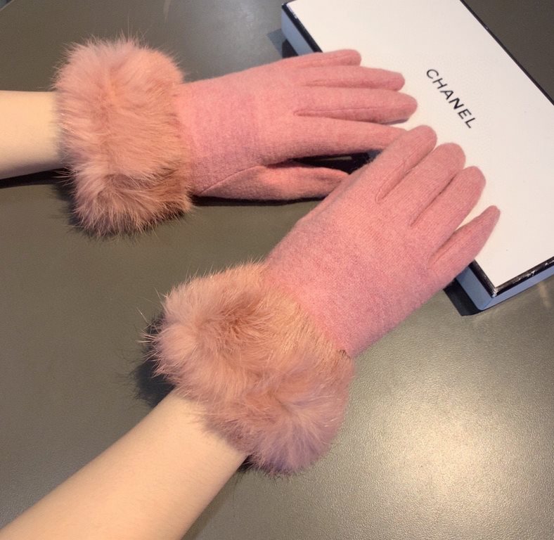 with packagingChanel Chanel 2022 fall and winter lazy rabbit hair wool gloves   worth comparing     the same paragraph of different quality, kill the market poor product, wool ten lazy rabbit hair lining padded   classic