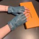 2022 LV new short gloves, fashion biker   gloves, fall and winter new cloth lining, fashion   on the hand super comfortable soft and versatile! Set beauty goddess must-have   with box   yardage ML