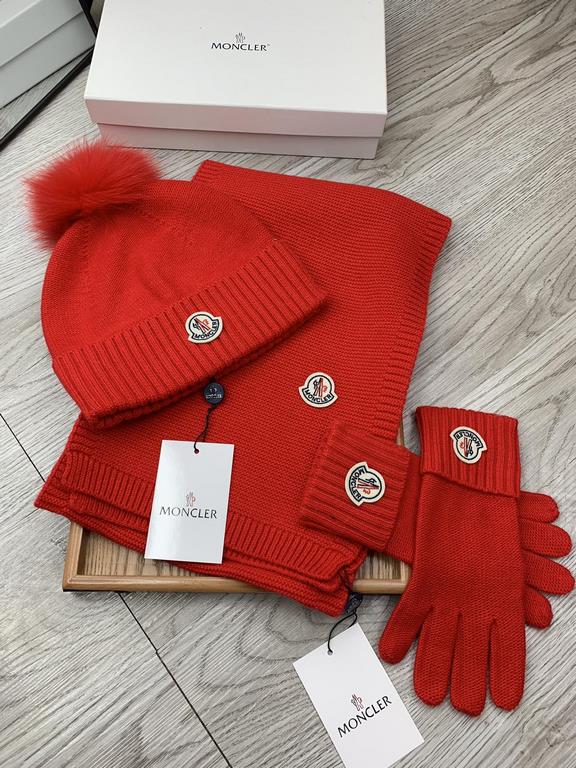 Monmouth. [Three-piece wool suit fox hair hat  scarf  gloves] classic set hat! Warm and super comfortable ~ winter miss ageing artifacts Oh ~ this winter you are just short of such a set of suit hat la ~ and warm and sty