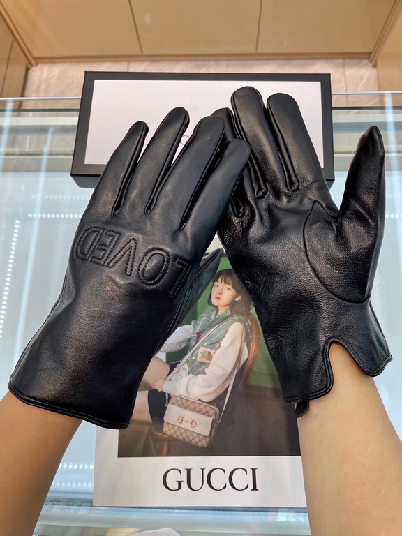 GUCCI new men's leather gloves, imported from Ethiopia touch screen sheepskin, the back of the hand at the personalized LOGO design, GUCCI and LOVED, small openings at the wrist to adjust the size of the total to make yo