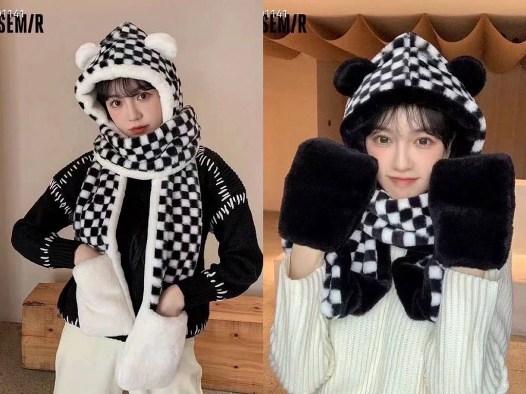 Chanel Chanel winter cute rabbit hair black and white squares color blocking hat scarf gloves a three-piece set of padded cold warm scarf