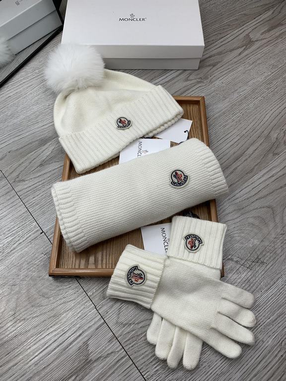 Monmouth. [Three-piece wool suit fox hair hat  scarf  gloves] classic set hat! Warm and super comfortable ~ winter miss ageing artifacts Oh ~ this winter you are just short of such a set of suit hat la ~ and warm and sty