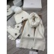 Monmouth. [Three-piece wool suit fox hair hat  scarf  gloves] classic set hat! Warm and super comfortable ~ winter miss ageing artifacts Oh ~ this winter you are just short of such a set of suit hat la ~ and warm and sty