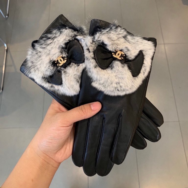 Chanel fall and winter women's touch screen gloves    first-class sheepskin  leather ultra-thin soft and comfortable texture superb size M L