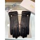 Dior hot circle of friends of women's leather gloves, imported from Ethiopia touch screen sheepskin, simple and generous static surface style add a small LOGO buckle, ultra-soft padded lining to wear a comfortable