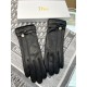 Dior hot circle of friends of women's leather gloves, imported from Ethiopia touch screen sheepskin, simple and generous static surface style add a small LOGO buckle, ultra-soft padded lining to wear a comfortable