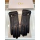 Dior hot circle of friends of women's leather gloves, imported from Ethiopia touch screen sheepskin, simple and generous static surface style add a small LOGO buckle, ultra-soft padded lining to wear a comfortable