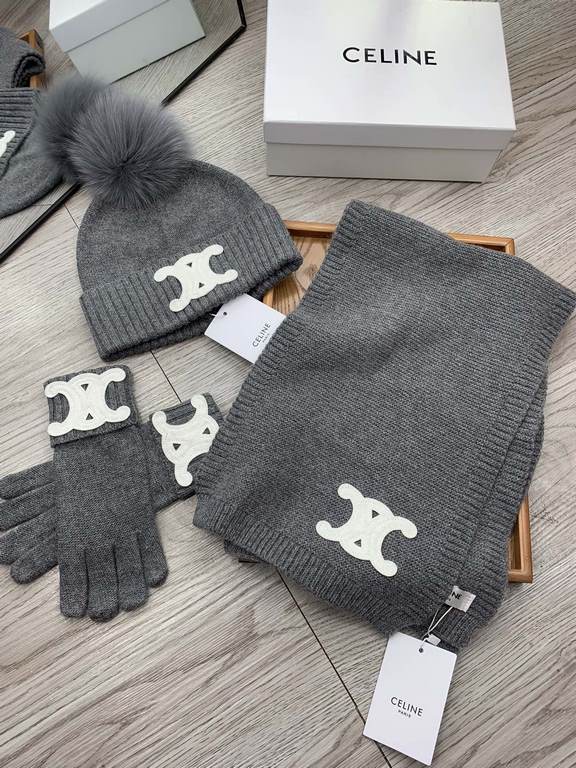 Celine. [Three-piece wool suit fox hair hat  scarf  gloves] classic suit hat! Warm and super comfortable ~ winter miss ageing artifacts Oh ~ this winter you are missing such a set of suit hat la ~ and warm and fashion! M