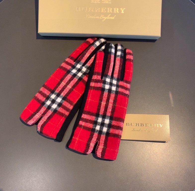 PackagingBurberry BURBERRY counter new wool gloves, fashion gloves, fall and winter warm padded lining, classic plaid, on the hand super comfortable and soft, versatile! Average size