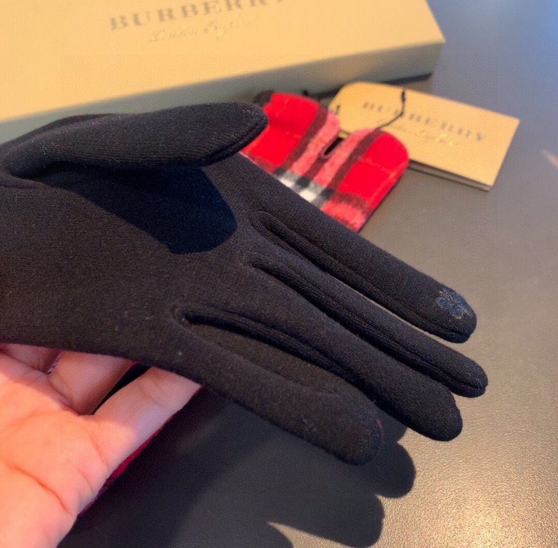 PackagingBurberry BURBERRY counter new wool gloves, fashion gloves, fall and winter warm padded lining, classic plaid, on the hand super comfortable and soft, versatile! Average size