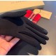 PackagingBurberry BURBERRY counter new wool gloves, fashion gloves, fall and winter warm padded lining, classic plaid, on the hand super comfortable and soft, versatile! Average size