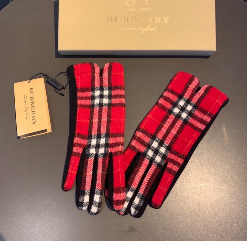 PackagingBurberry BURBERRY counter new wool gloves, fashion gloves, fall and winter warm padded lining, classic plaid, on the hand super comfortable and soft, versatile! Average size