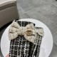 Chanel Chanel counter new wool gloves, fashion gloves, fall and winter warm padded lining, super whine bow  , on the hand super comfortable and soft, versatile! With box   even size