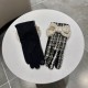 Chanel Chanel counter new wool gloves, fashion gloves, fall and winter warm padded lining, super whine bow  , on the hand super comfortable and soft, versatile! With box   even size