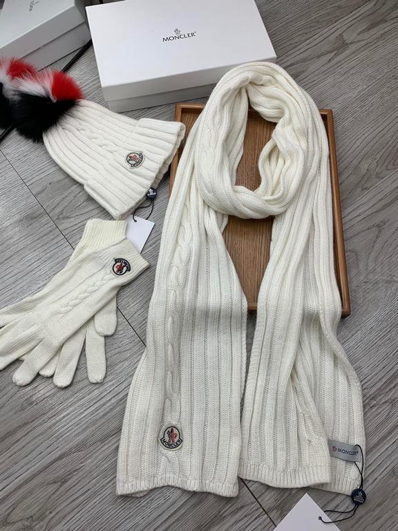 . Masked mouth. [Three-piece wool suit fox hair hat  scarf  gloves] classic suit hat! Warm and super comfortable ~ winter miss ageing artifacts Oh ~ this winter you are just short of such a set of suit hat la ~ and warm 