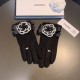 Chanel Chanel counter new   wool gloves, fashion gloves,    fall and winter warm padded lining, super fairy camellia, on the hand of super comfortable and soft, versatile! With box   average size