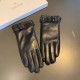 Valentino   official website the latest models of the official website synchronization women's new high-grade sheepskin gloves   original customized hardware can be opened and closed hardware lock buckle    a lambskin li