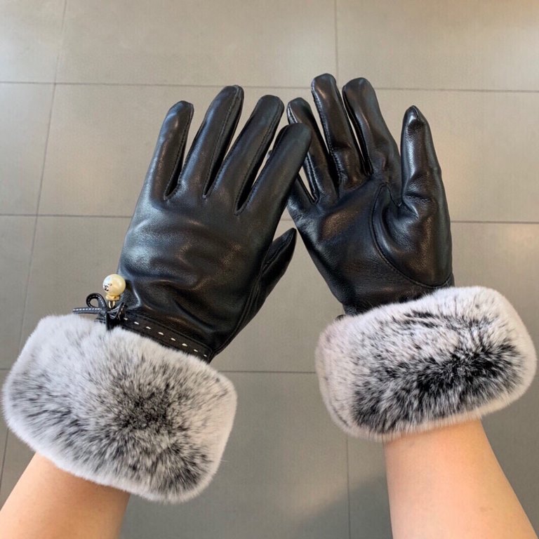 Chanel ~ Chanel Italian export original single tail single touch screen gloves Adopted top white goatskin  lazy rabbit   hair, feel softer and more delicate Skin-friendly, better warmth Natural dyes, low-temperature dyei