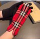 PackagingBurberry BURBERRY counter new wool gloves, fashion gloves, fall and winter warm padded lining, classic plaid, on the hand super comfortable and soft, versatile! Average size