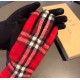 PackagingBurberry BURBERRY counter new wool gloves, fashion gloves, fall and winter warm padded lining, classic plaid, on the hand super comfortable and soft, versatile! Average size