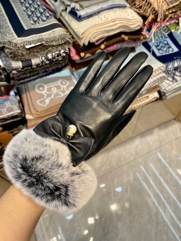 New exclusive first Chanel Chanel ladies new high-grade sheepskin gloves    goddess preferred can not miss      First-grade sheepskin Leather fine and soft cashmere lining to keep warm better goddesses set of the United 