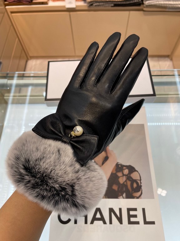 New exclusive first Chanel Chanel ladies new high-grade sheepskin gloves    goddess preferred can not miss      First-grade sheepskin Leather fine and soft cashmere lining to keep warm better goddesses set of the United 