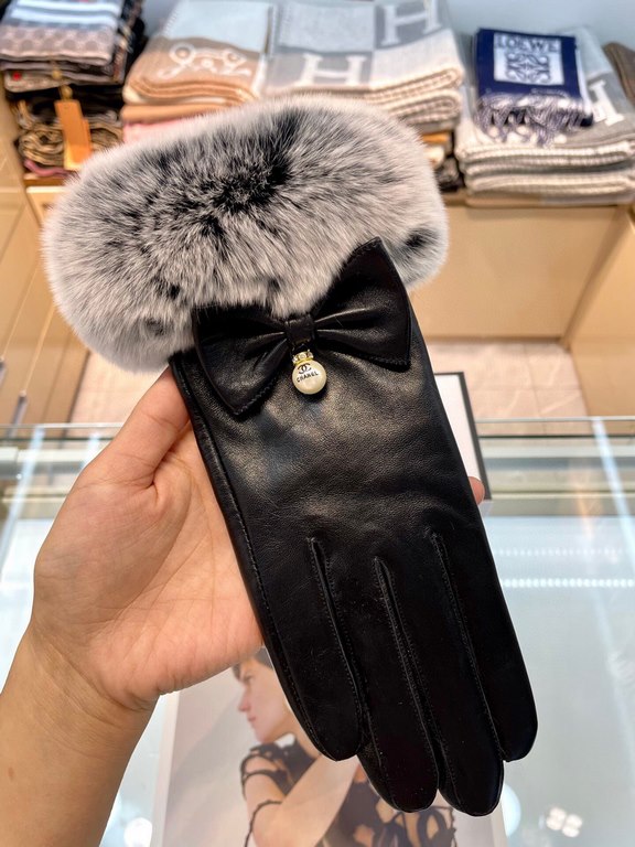 New exclusive first Chanel Chanel ladies new high-grade sheepskin gloves    goddess preferred can not miss      First-grade sheepskin Leather fine and soft cashmere lining to keep warm better goddesses set of the United 