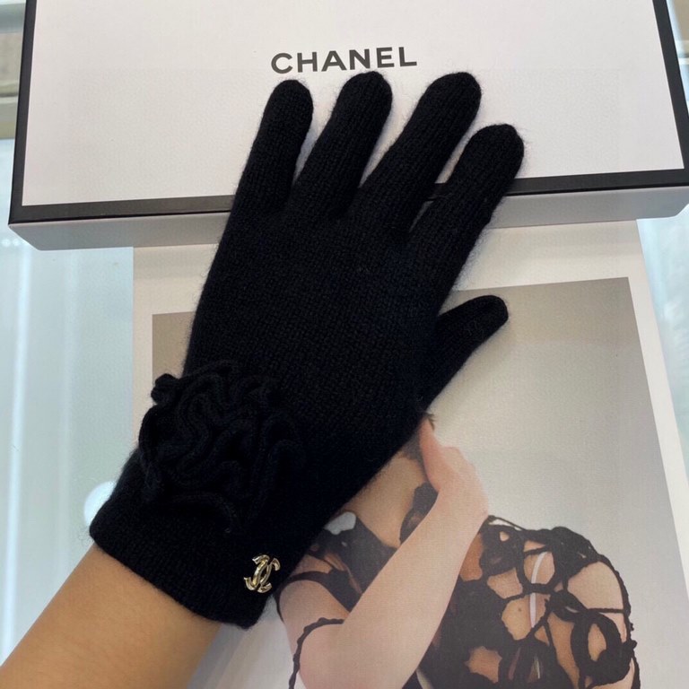 Chanel new cashmere knitted gloves  100 cashmere on the hand that is warm   This section uses natural high-quality cashmere soft warm and comfortable 7GG double yarn handmade flat knitting handmade non-marking sewing fin