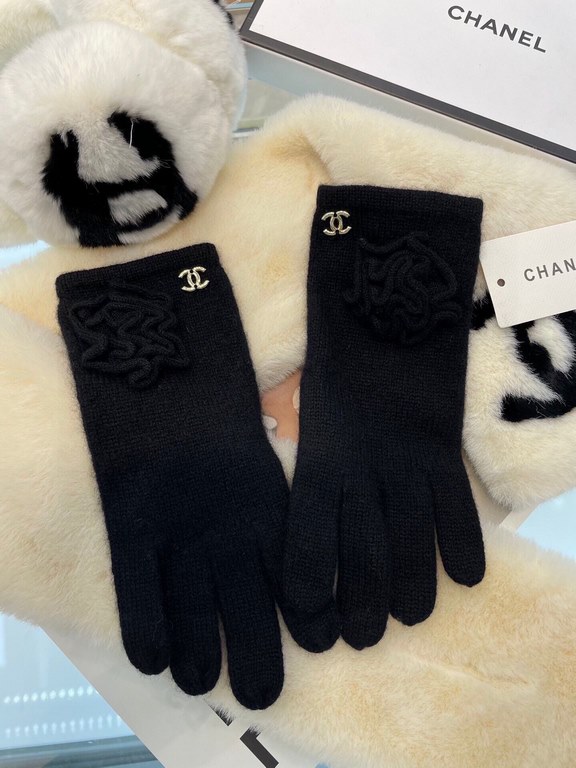 Chanel new cashmere knitted gloves  100 cashmere on the hand that is warm   This section uses natural high-quality cashmere soft warm and comfortable 7GG double yarn handmade flat knitting handmade non-marking sewing fin