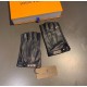 2022 LV new short gloves, fashion biker   gloves, fall and winter new cloth lining, fashion   on the hand super comfortable soft and versatile! Set beauty goddess must-have   with box   yardage ML