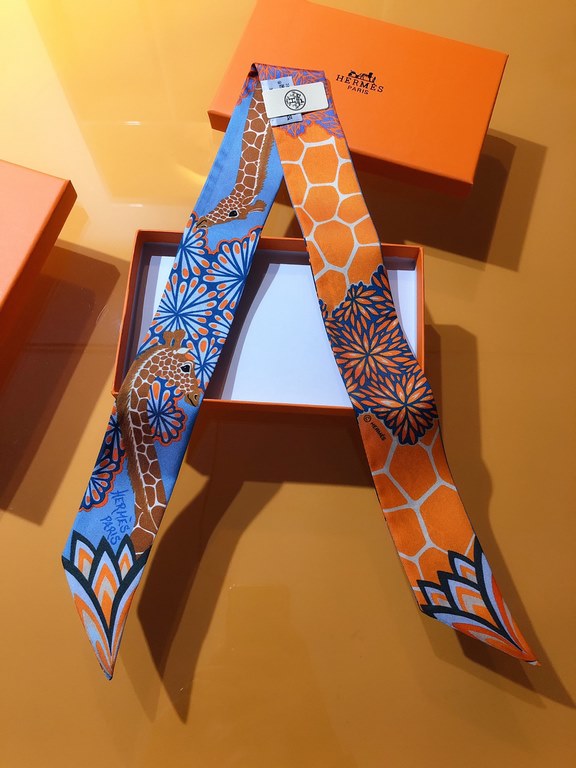 PHMS2111   Hermes [Mihui Triple Goddess] Ribbon   During a trip to South Africa, Hermes designer Alice Shirley was lucky enough to catch a glimpse of a giraffe, and then a second, and then a third, as they were foraging 