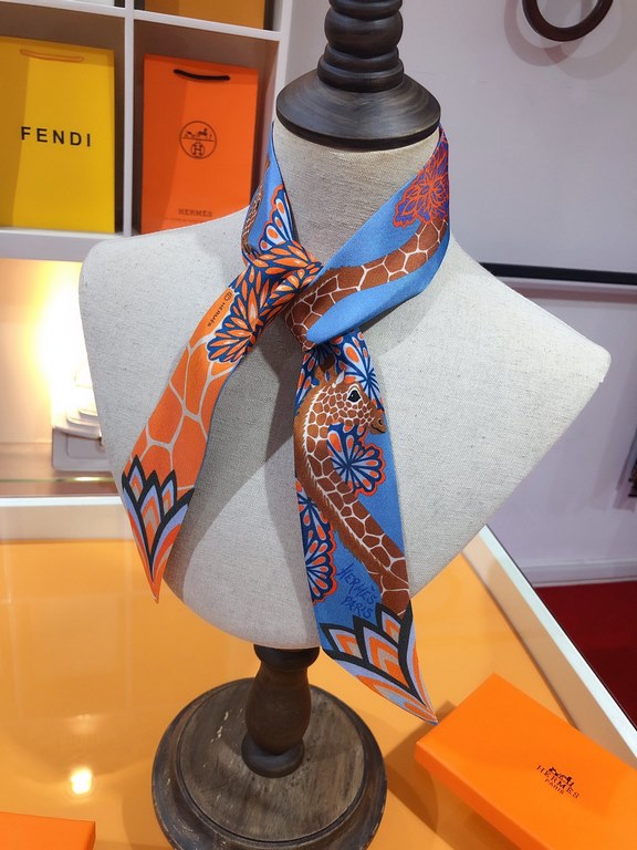 PHMS2111   Hermes [Mihui Triple Goddess] Ribbon   During a trip to South Africa, Hermes designer Alice Shirley was lucky enough to catch a glimpse of a giraffe, and then a second, and then a third, as they were foraging 