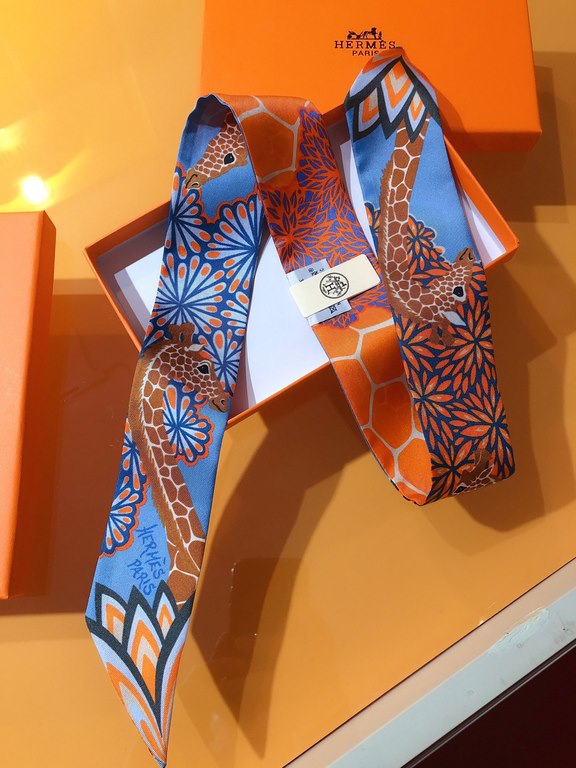 PHMS2111   Hermes [Mihui Triple Goddess] Ribbon   During a trip to South Africa, Hermes designer Alice Shirley was lucky enough to catch a glimpse of a giraffe, and then a second, and then a third, as they were foraging 