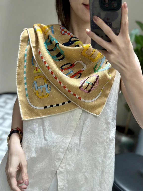 [Jacquard high luxury quality]This year's main size New   Don't say she's small, but actually it's a very delicate size Clean and sophisticated! Once you know it, you'll fall in love with it.[H Scarf buttons assembled]70