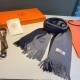 Men and women with the same model, 100% pure cashmere Hermes (Hermes) synchronization counter, high-end cashmere knitted scarf! Can be formal, can be casual, very Classical design. This knitting method is more difficult,