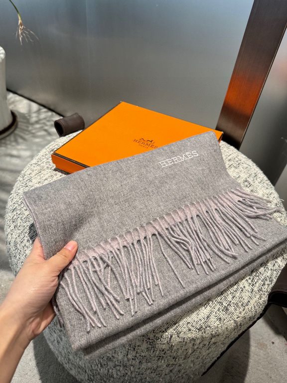 PriceHERMES   Hermes 2023 Paris fashion show business men and women universal double-sided cashmere shawl   OEM selected the best ultra-fine cashmere fibers for hand combing time-consuming and labor-intensive, and then s