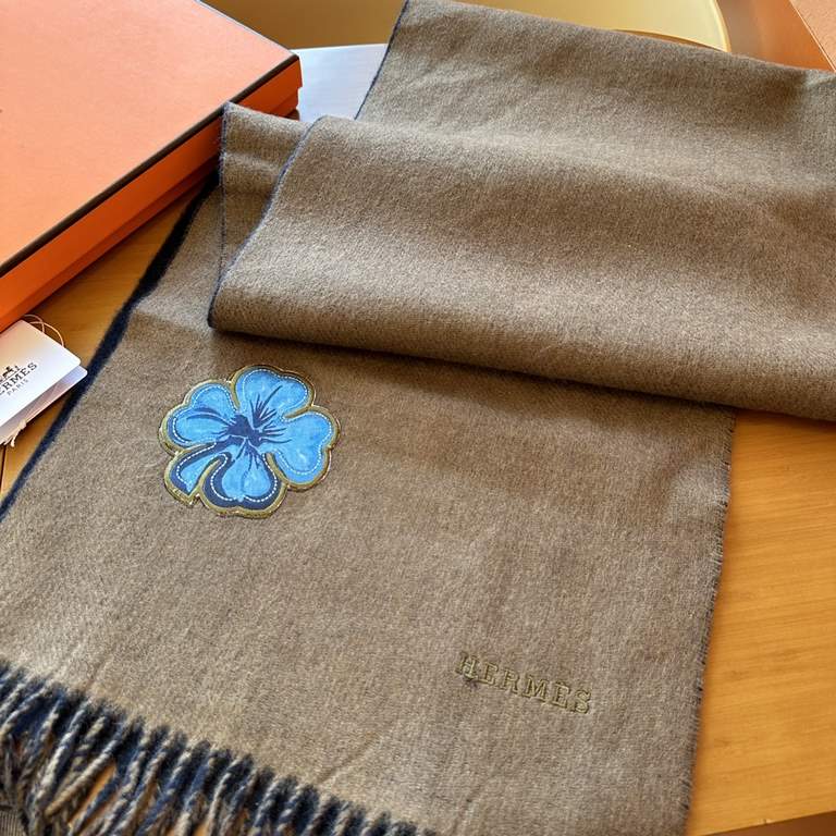 Hermes winter new men and women can be used [double-sided cashmere long scarf], you can go and see for yourself Oh, his family's price is estimated to make you step back, too expensive, simply the price of the aristocrat