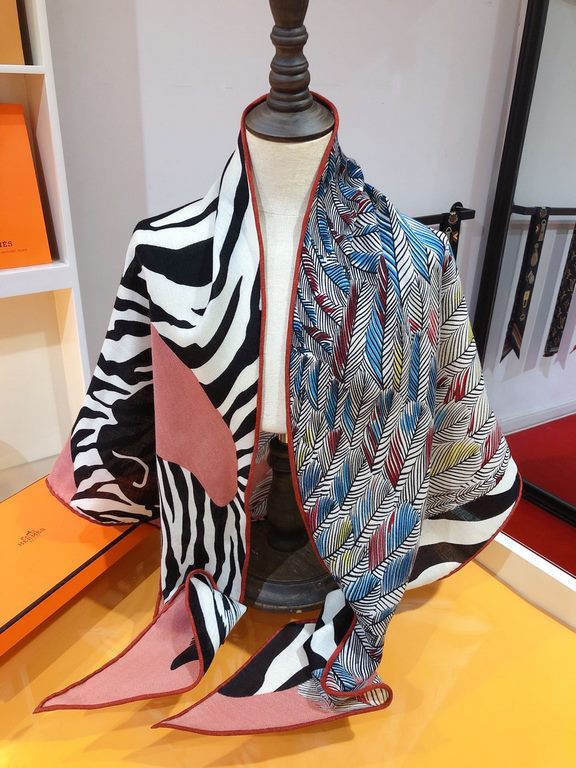 RHMS2285 Hermes [Zebra Pegasus] velvet large triangle scarf, counter synchronization! As well as the untamed nature of the zebra, the legend is reinterpreted on this silk scarf. Pegasus is the mount of Zeus, where the ho