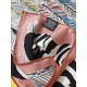 RHMS2285 Hermes [Zebra Pegasus] velvet large triangle scarf, counter synchronization! As well as the untamed nature of the zebra, the legend is reinterpreted on this silk scarf. Pegasus is the mount of Zeus, where the ho