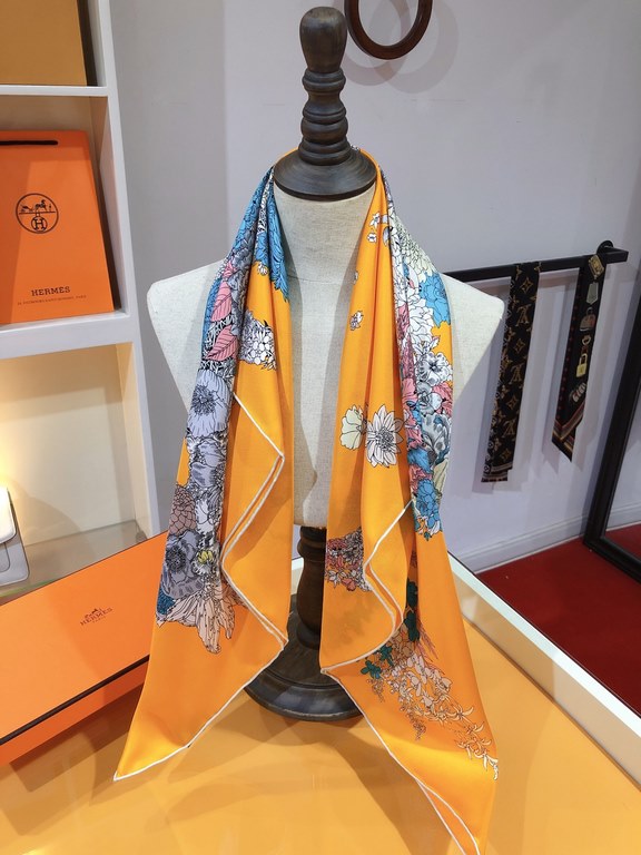 SHMS2275 First come, first served  Hermès' newest [Flora] 90cm silk square scarf  Spring is in the air, and a stallion rises up with hooves raised in a proud manner, just like the muse - Flora, the goddess of flowers, ar