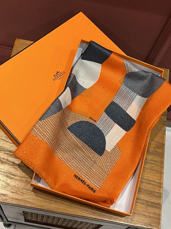 The scarf that glows and shines is new    Buy them all and say they look good Recommended [Pony Jumping] Top craftsmanship is a great value Hermès counter pop-ups   The three-dimensional rendering of the pattern pattern 