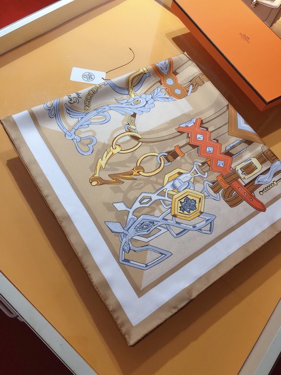 SHMS2321 ORIGINAL ORIGINAL HERMES [Reins and Fate] 90cm Silk Square Scarf  Have you ever heard of Clotho, Lachesis and AtroPos They are the three sisters of fate in Greek mythology, in charge of the thread of life, the d