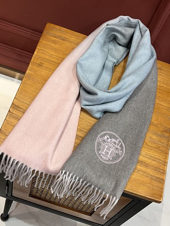 Price   too beautiful   Hermes beauty to scream   counter the latest models   England and Europe and the United States model multi-color gradient is another that is fashionable and practical large scarf 