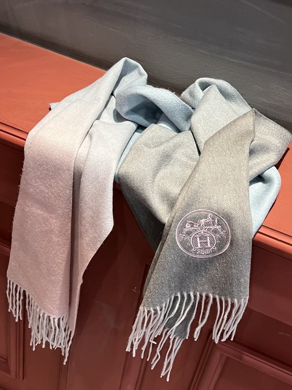 Price   too beautiful   Hermes beauty to scream   counter the latest models   England and Europe and the United States model multi-color gradient is another that is fashionable and practical large scarf 