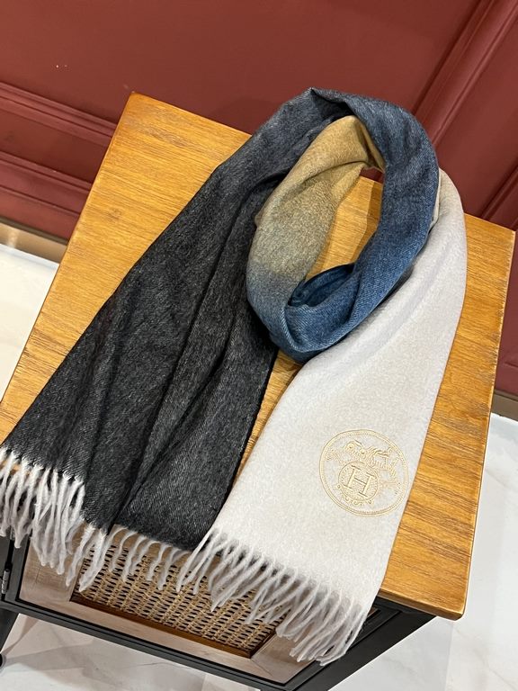 Too beautiful   Hermes beauty to scream   counter latest models   England and Europe and the United States model multi-color gradient is another that is fashionable and practical large scarf 